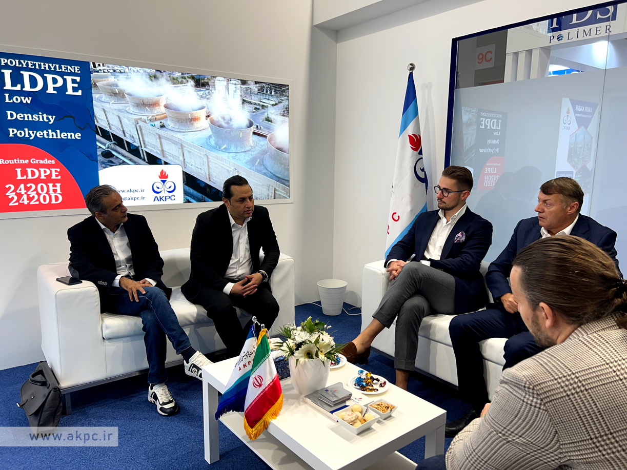 نمایشگاه plasti میلان پتروشیمی امیرکبیر