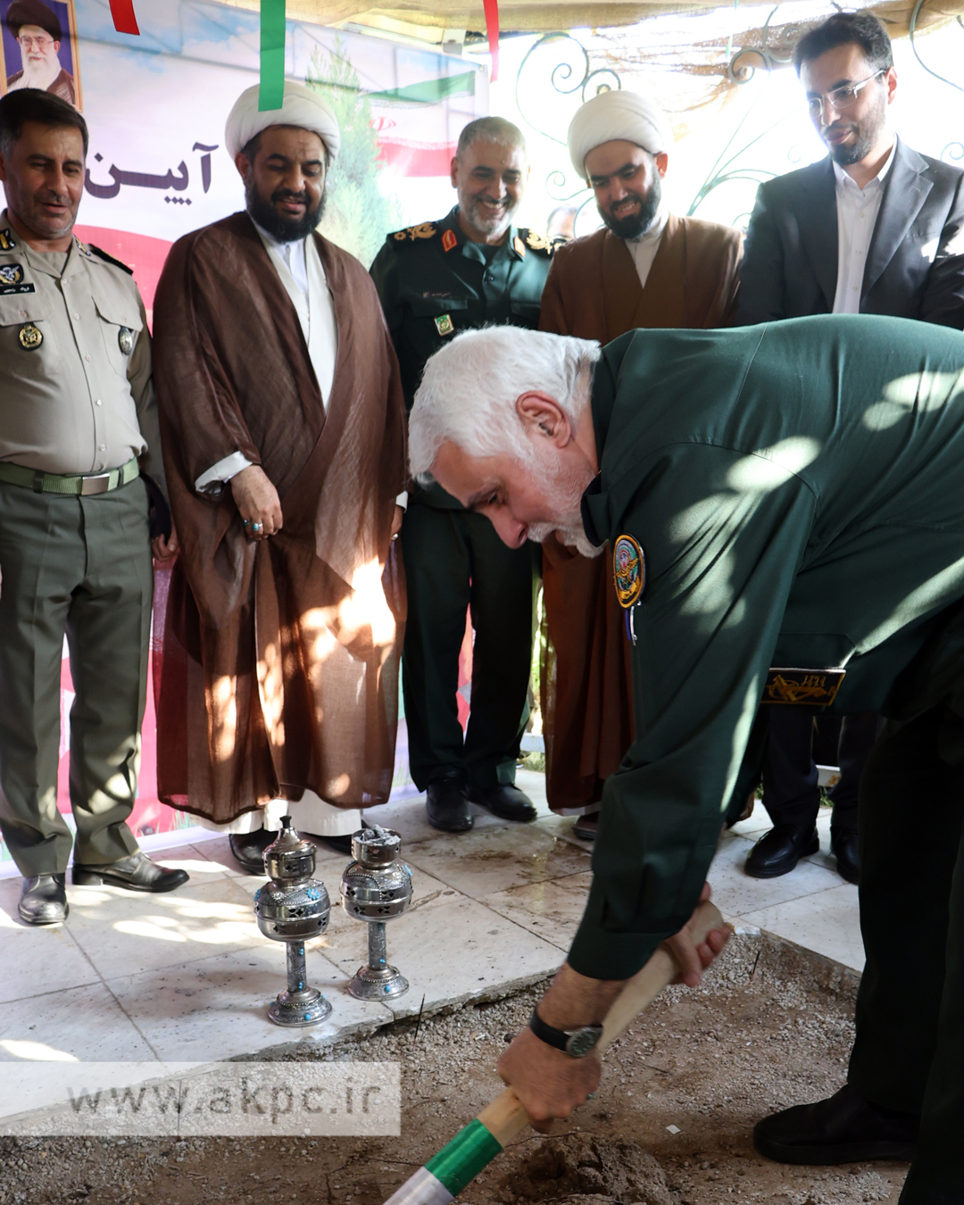 کلنگ زنی یادمان شهید گمنام پتروشیمی امیرکبیر