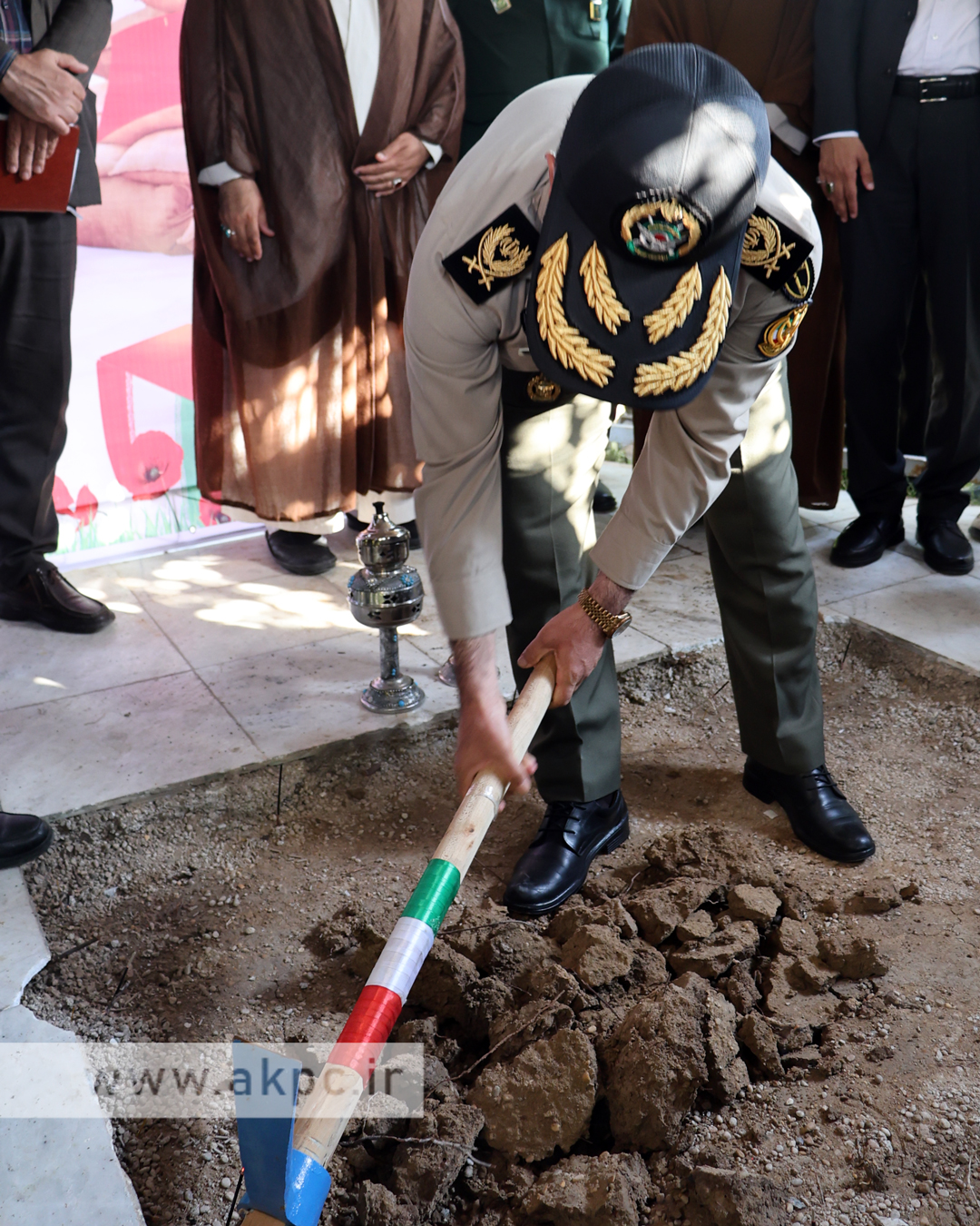 کلنگ زنی یادمان شهید گمنام پتروشیمی امیرکبیر