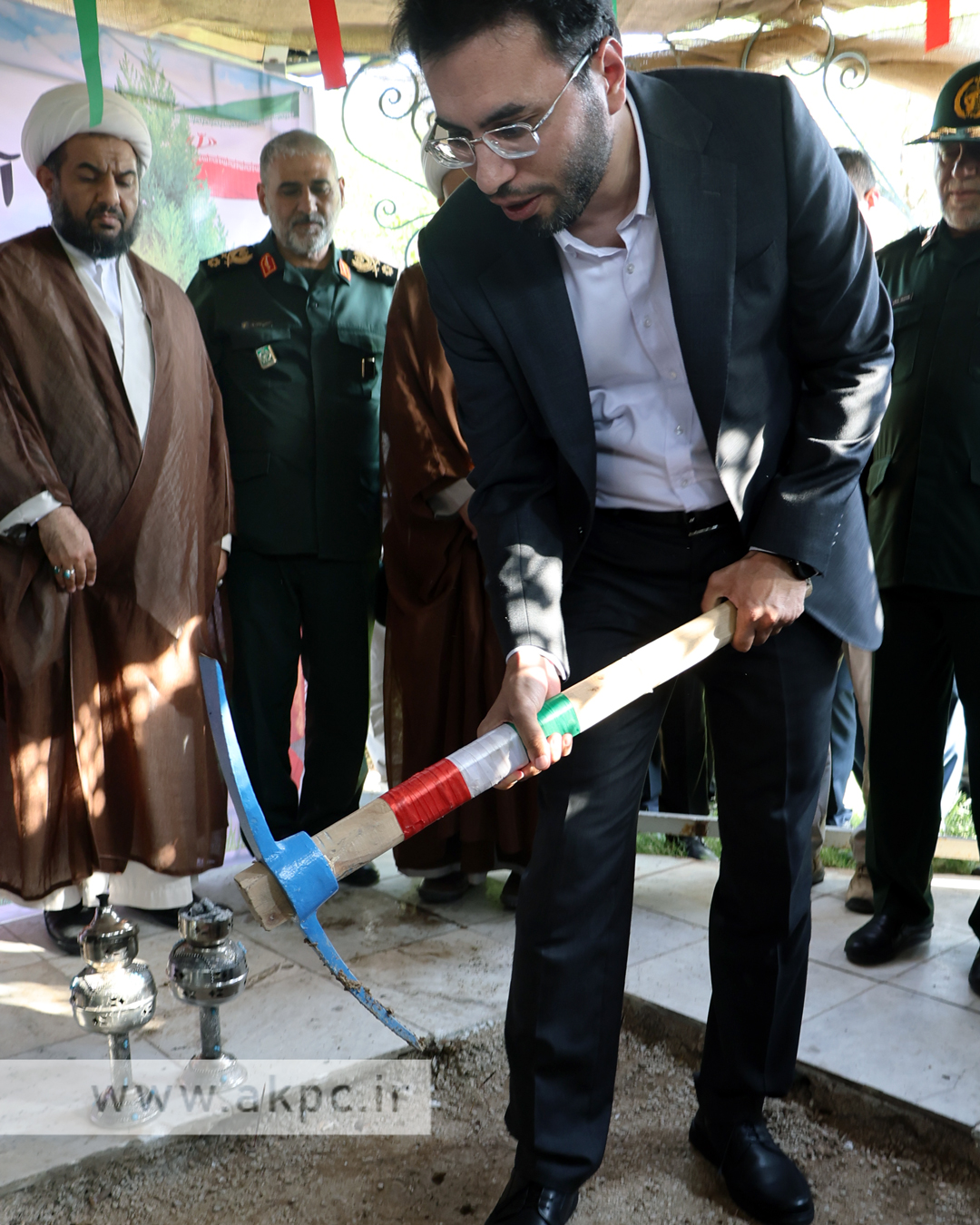 کلنگ زنی یادمان شهید گمنام پتروشیمی امیرکبیر