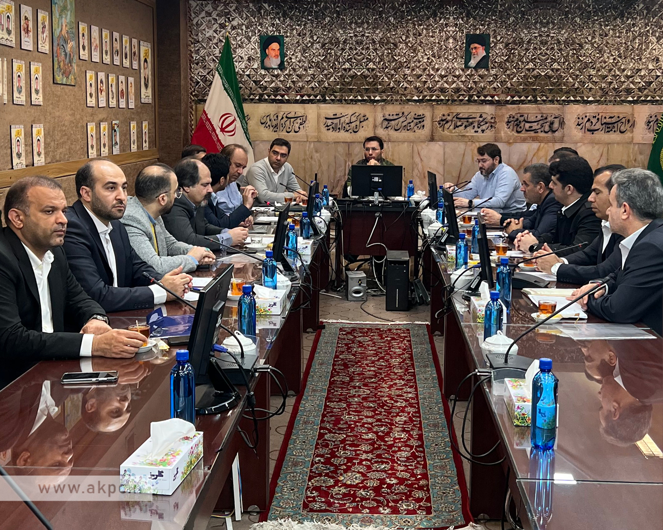 جلسه شورای‌مدیران پتروشیمی امیرکبیر در حرم رضوی