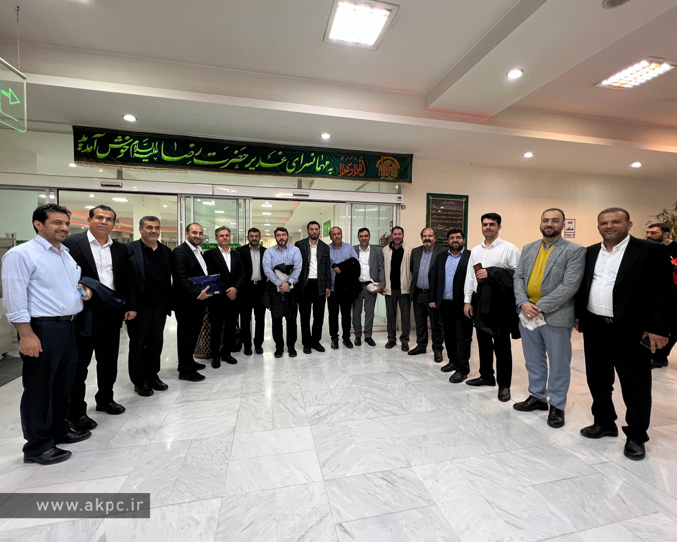 جلسه شورای‌مدیران پتروشیمی امیرکبیر در حرم رضوی