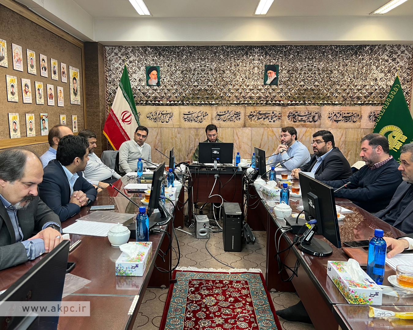 جلسه شورای‌مدیران پتروشیمی امیرکبیر در حرم رضوی