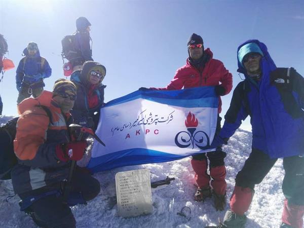 فتح قله 5هزار متری آرارات توسط تیم کوهنوردی پتروشیمی امیرکبیر
