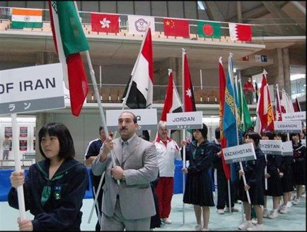 قهرمان جام جهانی وزنه برداری، مدال های بین المللی خود را به شرکت پتروشیمی امیرکبیر اهدا کرد